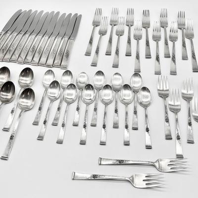 STERLING (925) ~ REED & BARTON ~ Classic Rose (1954) ~ 72 Total Pieces ~ 5 Piece Service for 12 ~ *Read Details