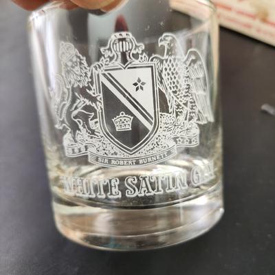 Vintage 4 White Horse Scotch  4 White Satin Gin low Ball Glasses