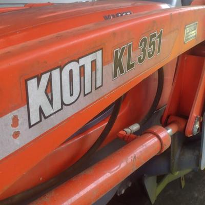 Kioti DK35 SE Tractor with Front End Loader 40HP with 1291 Hours One Owner