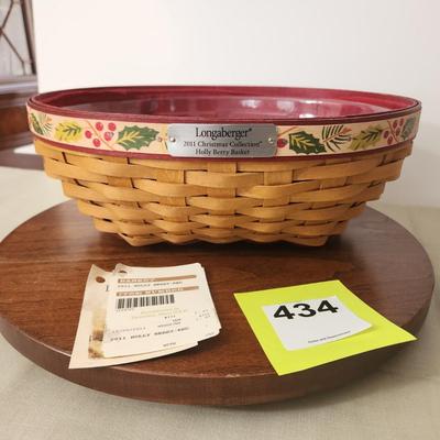 Longaberger 2011 Holly Berry Basket with liner