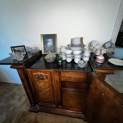 REMAINING MATCHING LIVING ROOM FURNITURE AND CONTENTS