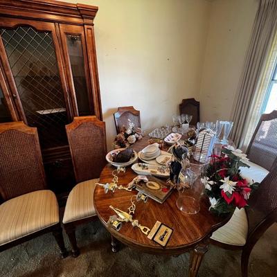 REMAINING MATCHING LIVING ROOM FURNITURE AND CONTENTS