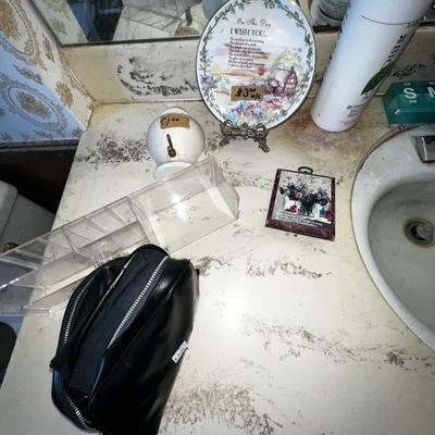 BATHROOM CONTENTS