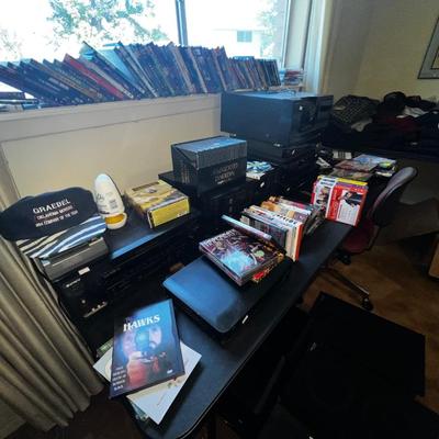 MISCELLANEOUS ENTERTAINMENT LOT - BEDROOM