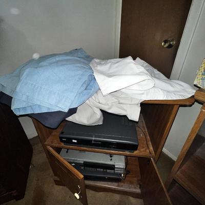 MISCELLANEOUS LOT - BEDROOM