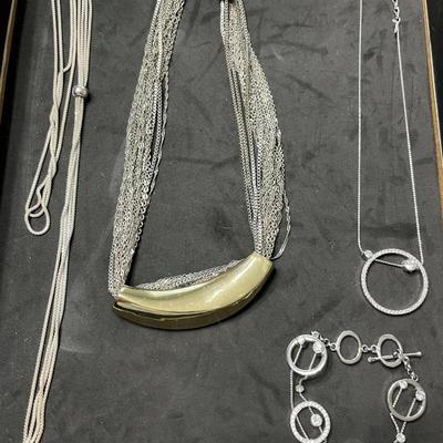 Necklaces & bracelets