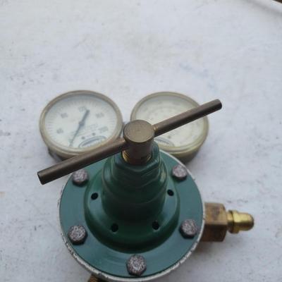 Dual Gauge Pressure Regulator