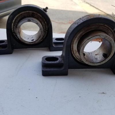 2 Bearing Mounts