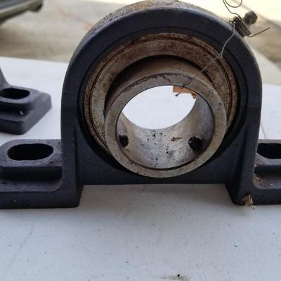 2 Bearing Mounts