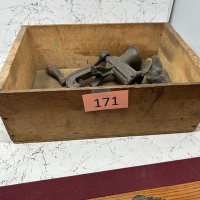 Raisin Crate W/ Grinder and Hoofs