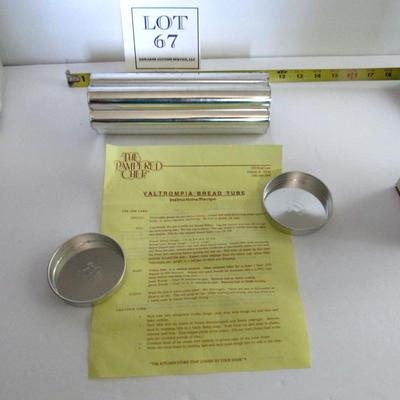 Older Pampered Chef Valtrompia Bread Tube Flower Shaped