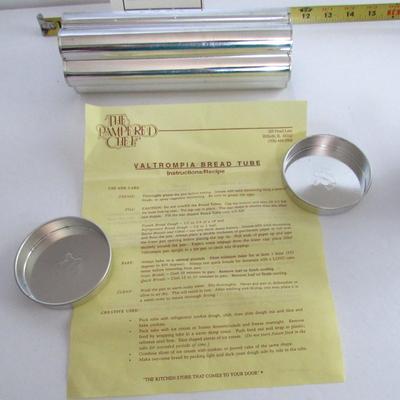Older Pampered Chef Valtrompia Bread Tube Flower Shaped