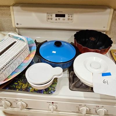Kitchen pots & pans lot