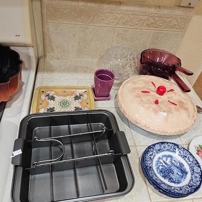 Kitchen pots & pans lot