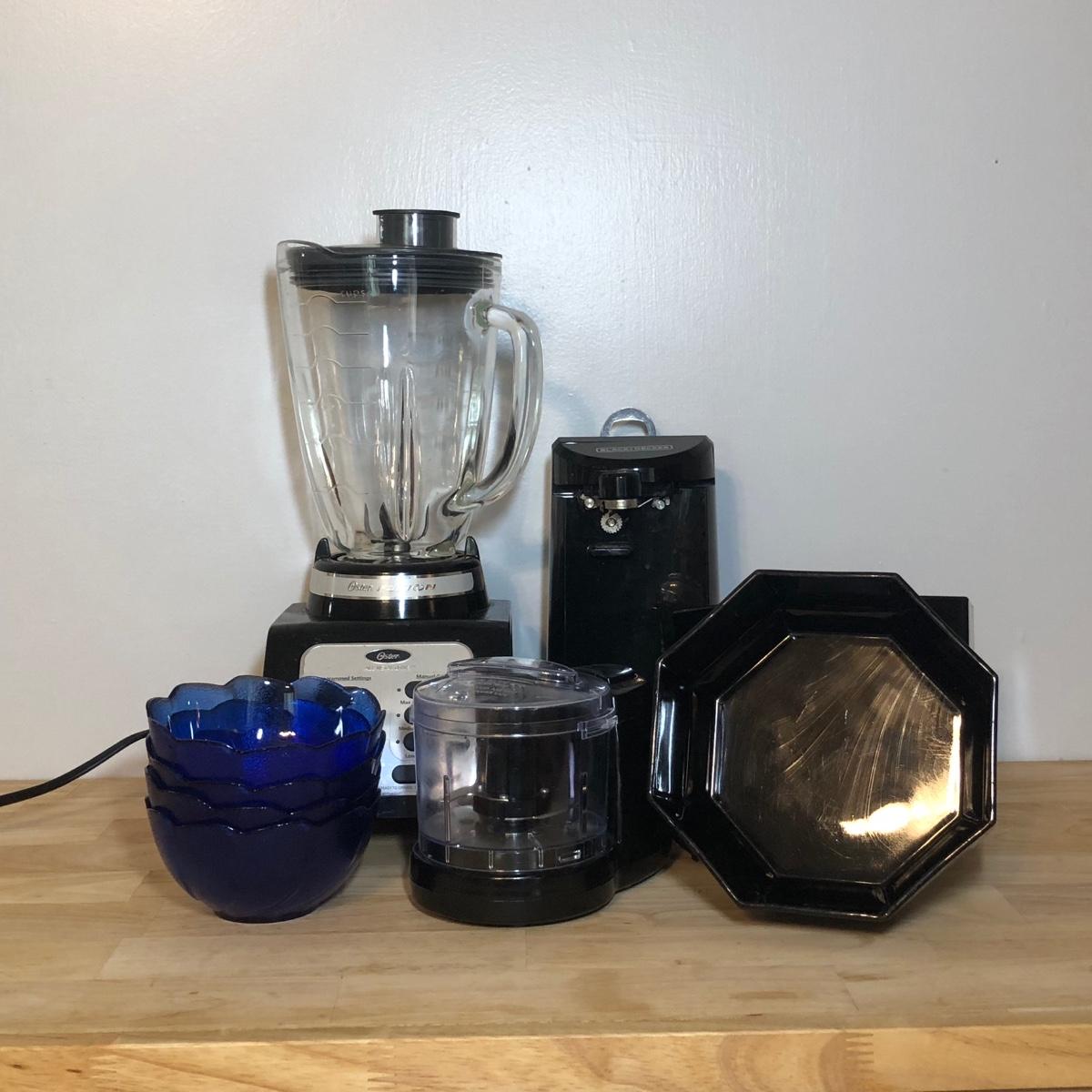 LOT 182M Oster Fusion Blender, Black & Decker Can Opener Model EC500, Mini Chopper Model 201782