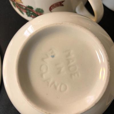Johnson Bro Holiday Dish Set Made in England 12 Pieces -Lot 197