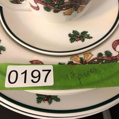 Johnson Bro Holiday Dish Set Made in England 12 Pieces -Lot 197