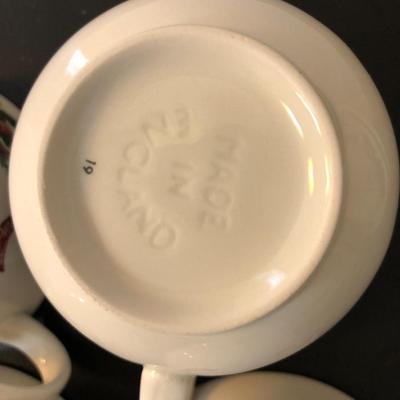 Johnson Bro Holiday Dish Set Made in England 12 Pieces -Lot 197