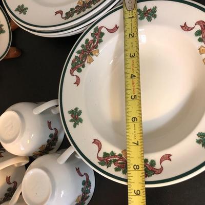 Johnson Bro Holiday Dish Set Made in England 12 Pieces -Lot 197