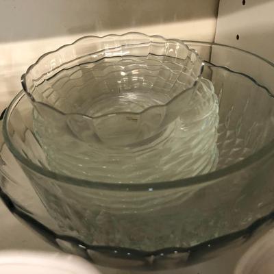Pyrex, Lovenware, Casserole Dishes, Custard Cups & more -Lot 199