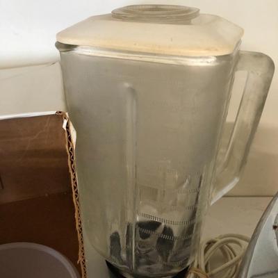 Vintage Ice Bucket & Oster Blender (Untested) -Lot 288