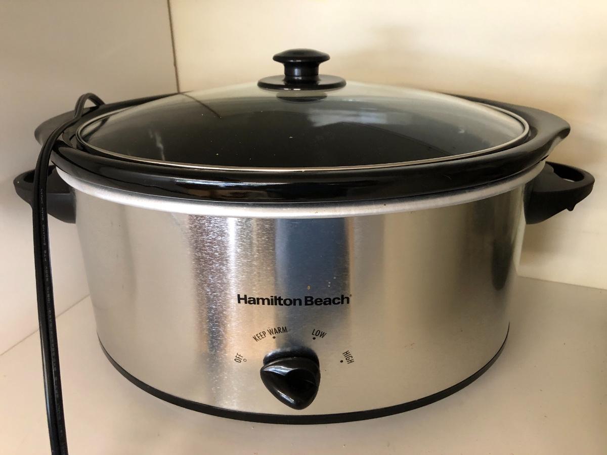 Large Hamilton Beach Crockpot Model 33167 Lot 290