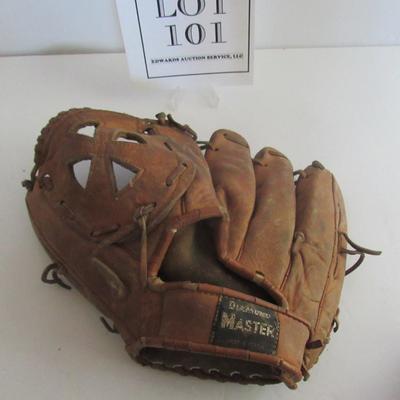 LOT 101:  Older Baseball Mitt