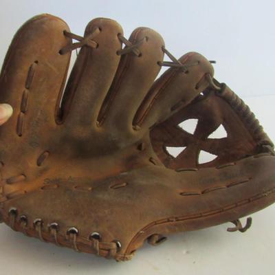 LOT 101:  Older Baseball Mitt