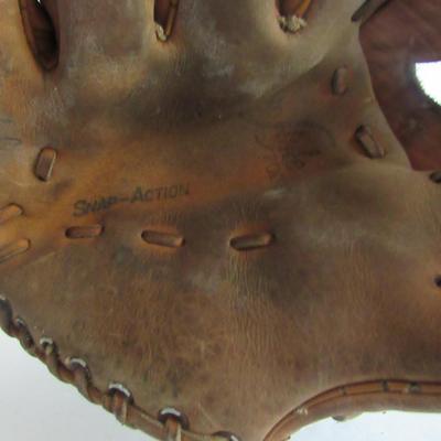 LOT 101:  Older Baseball Mitt