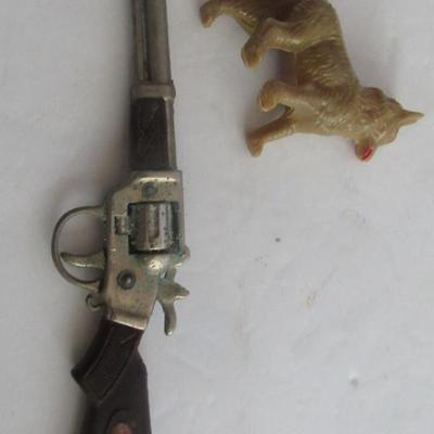 Vintage Plastic Wells Fargo Wagon, Horses, 2 Cowboys, Plastic Dog and a Gun