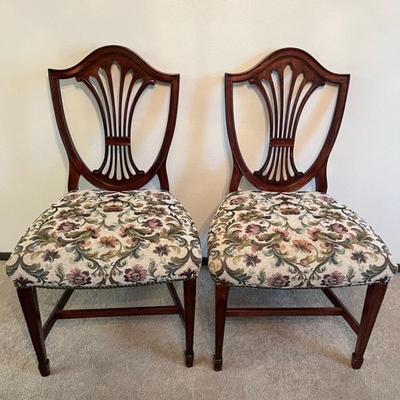 ZCMI Gorgeous Mahogany Cherry Dining Table with 6 Chairs (+2 leafs)