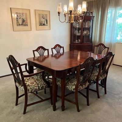 ZCMI Gorgeous Mahogany Cherry Dining Table with 6 Chairs (+2 leafs)