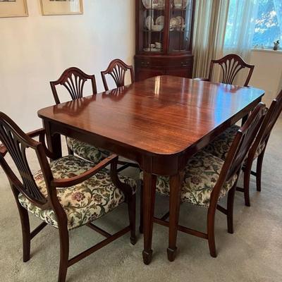 ZCMI Gorgeous Mahogany Cherry Dining Table with 6 Chairs (+2 leafs)