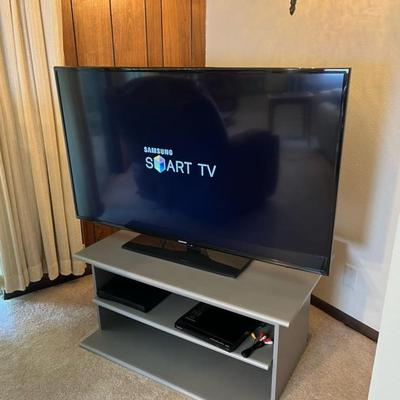 55 Inch Samsung Smart TV with remote - Works great!