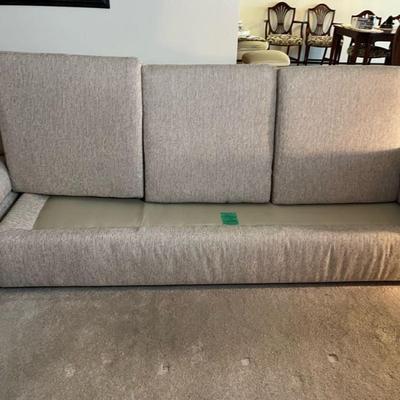 ZCMI GORGEOUS NW Brand vintage fabric sectional Couch sofa in PERFECT CONDITION