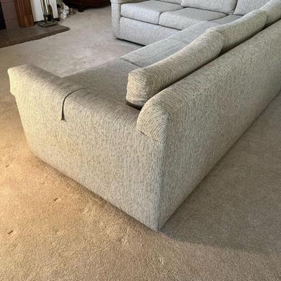 ZCMI GORGEOUS NW Brand vintage fabric sectional Couch sofa in PERFECT CONDITION