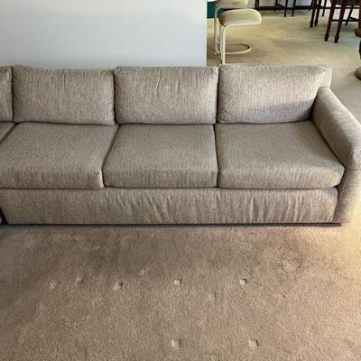 ZCMI GORGEOUS NW Brand vintage fabric sectional Couch sofa in PERFECT CONDITION