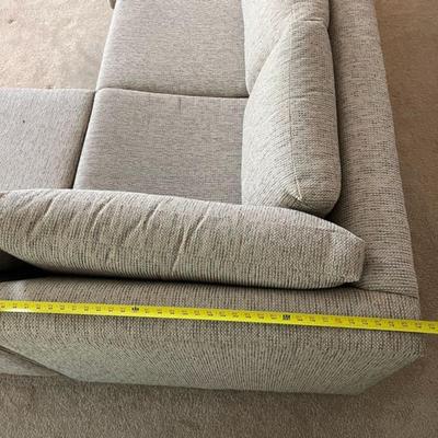 ZCMI GORGEOUS NW Brand vintage fabric sectional Couch sofa in PERFECT CONDITION