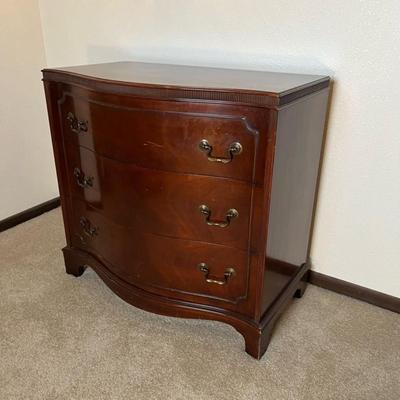 Mahogany Cherry Chest of Drawers Dresser Traditional Style Excellent condition
