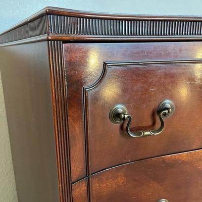 Mahogany Cherry Chest of Drawers Dresser Traditional Style Excellent condition