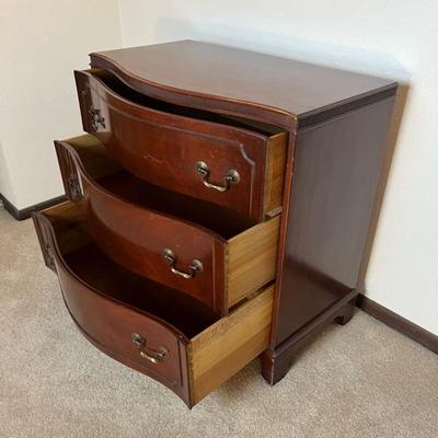 Mahogany Cherry Chest of Drawers Dresser Traditional Style Excellent condition