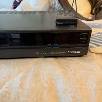 Montgomery Ward VCR with remote/instructions