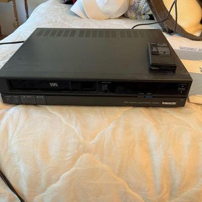 Montgomery Ward VCR with remote/instructions