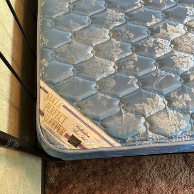 Queen Metal Bedframe in great condition