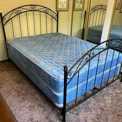 Queen Serta Perfect Sleeper Mattress + Boxsprings