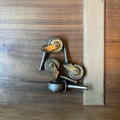 Griswold - Guest Co Antique Dresser With Mirror