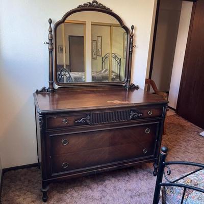 Griswold - Guest Co Antique Dresser With Mirror
