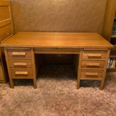 Gorgeous Oak Bankers Courtroom Desk (DESK ONLY) has matching chair + filing cabinet