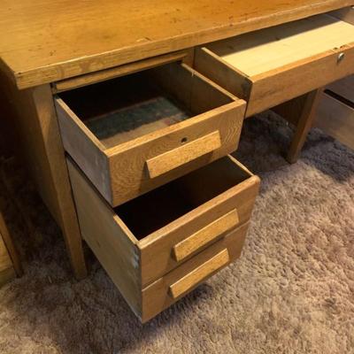 Gorgeous Oak Bankers Courtroom Desk (DESK ONLY) has matching chair + filing cabinet