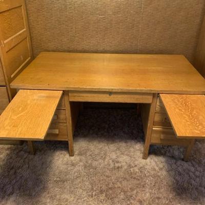 Gorgeous Oak Bankers Courtroom Desk (DESK ONLY) has matching chair + filing cabinet